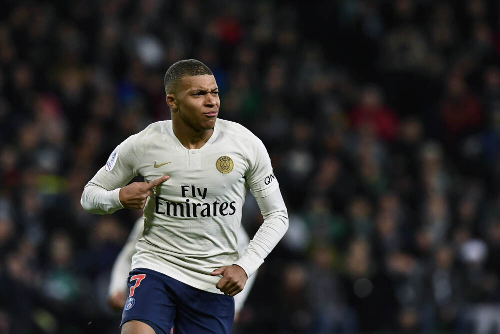 多彩香江让八方游客“为一座城停留”